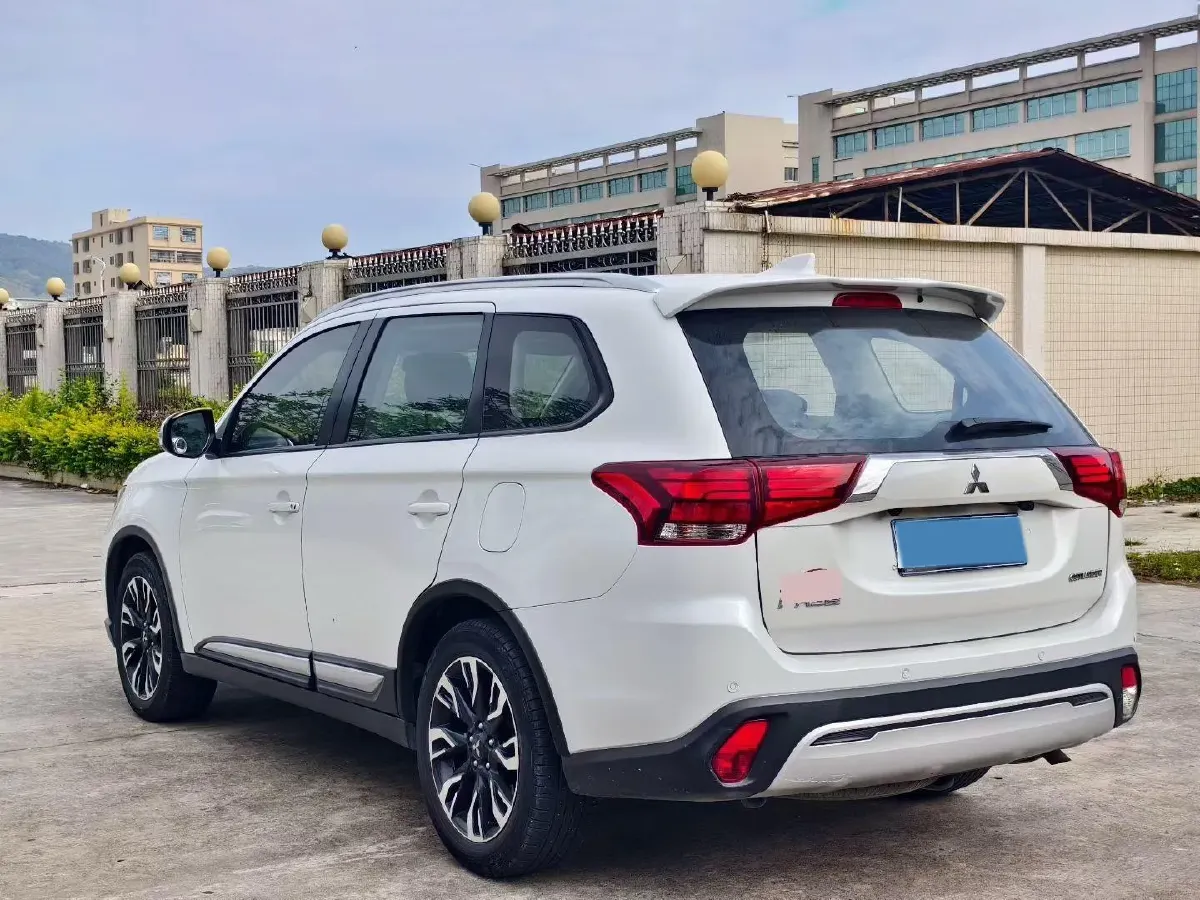 2019 Mitsubishi Outlander 2.0L 166HP L4 CVT,autocango,china used car exporter,china ev exporter,chinese used car exporter,chinese used ev exporter