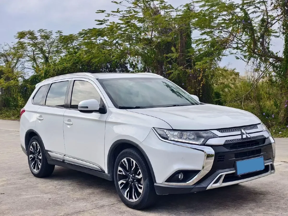 2019 Mitsubishi Outlander 2.0L 166HP L4 CVT,autocango,china used car exporter,china ev exporter,chinese used car exporter,chinese used ev exporter