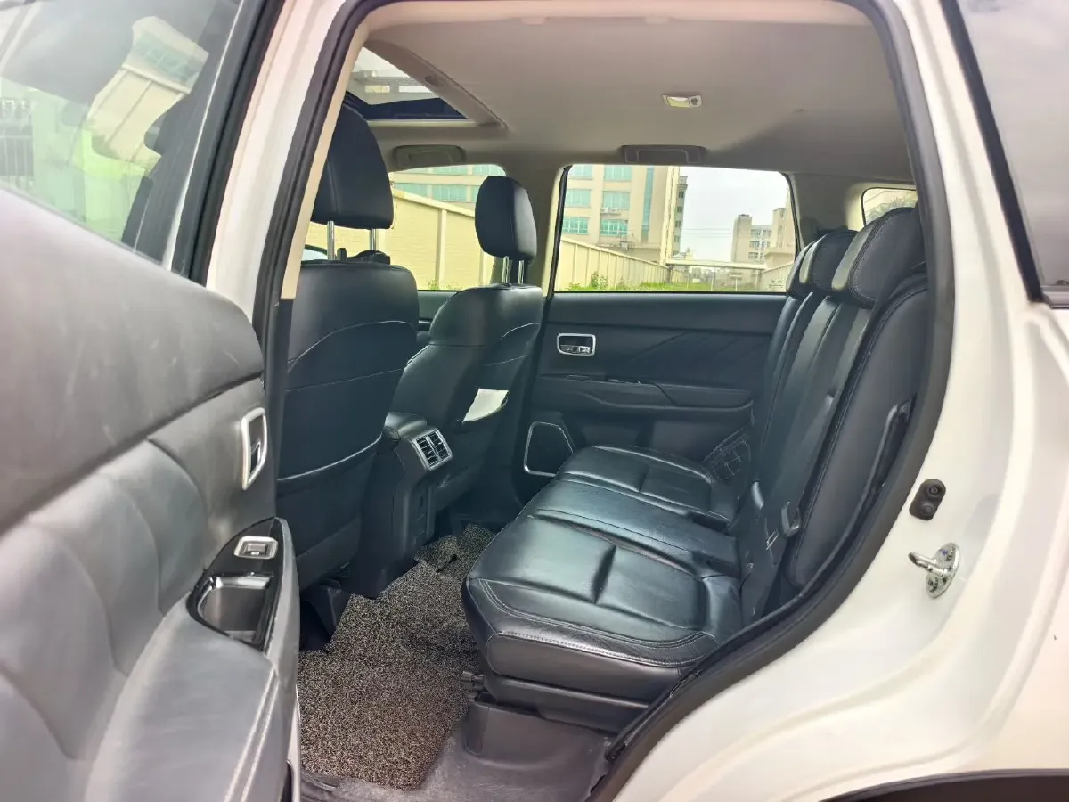 2019 Mitsubishi Outlander 2.0L 166HP L4 CVT,autocango,china used car exporter,china ev exporter,chinese used car exporter,chinese used ev exporter