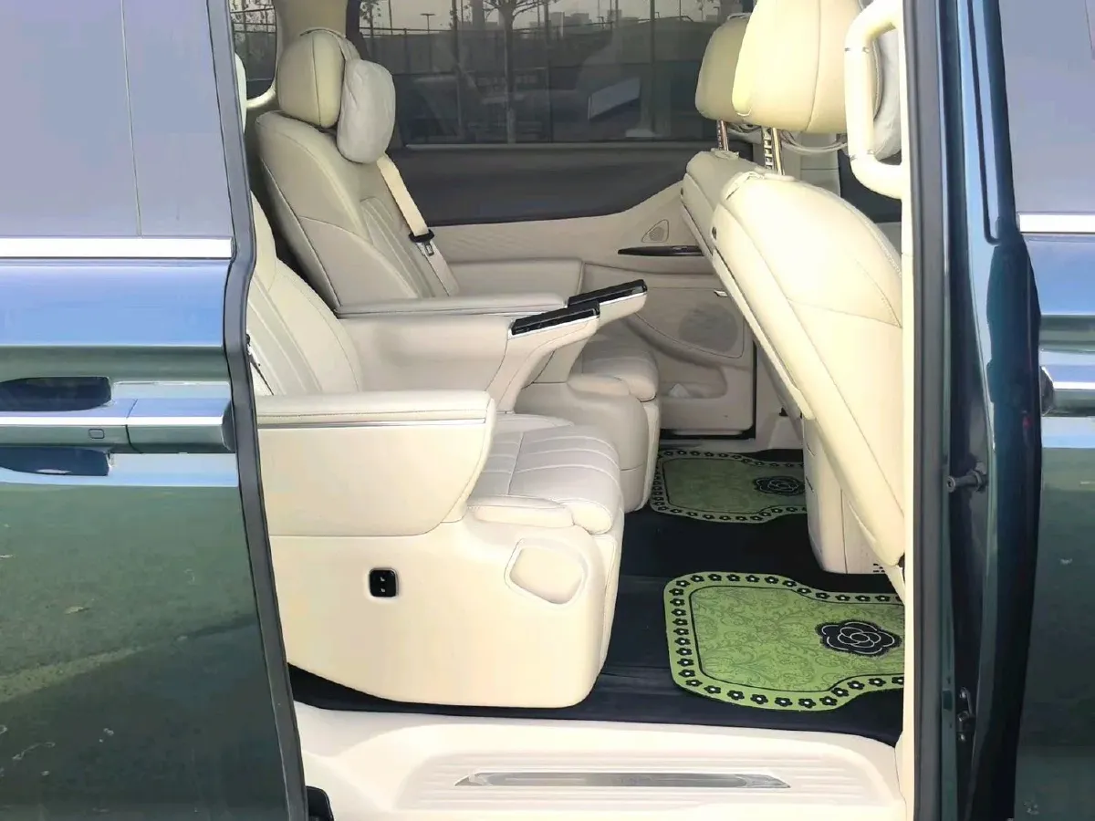 2025 Voyah Dream 1.5T 150HP L4 PHEV 41.7KWH,autocango,china used car exporter,china ev exporter,chinese used car exporter,chinese used ev exporter