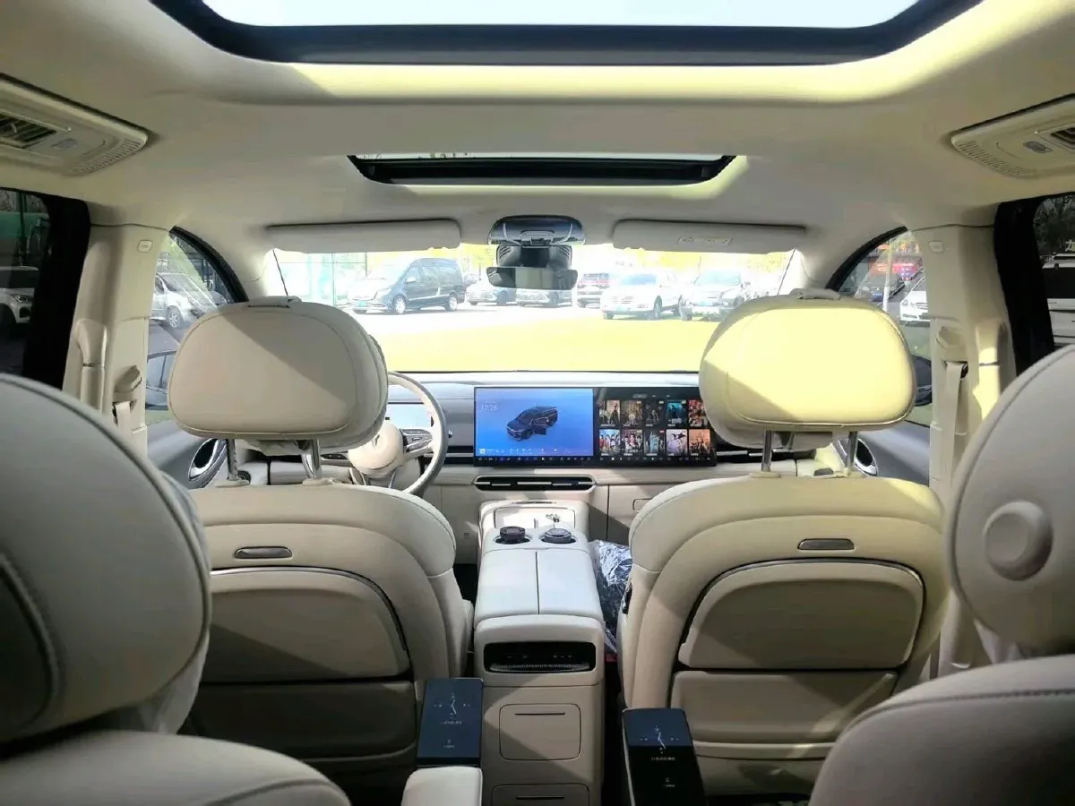 2025 Voyah Dream 1.5T 150HP L4 PHEV 41.7KWH,autocango,china used car exporter,china ev exporter,chinese used car exporter,chinese used ev exporter