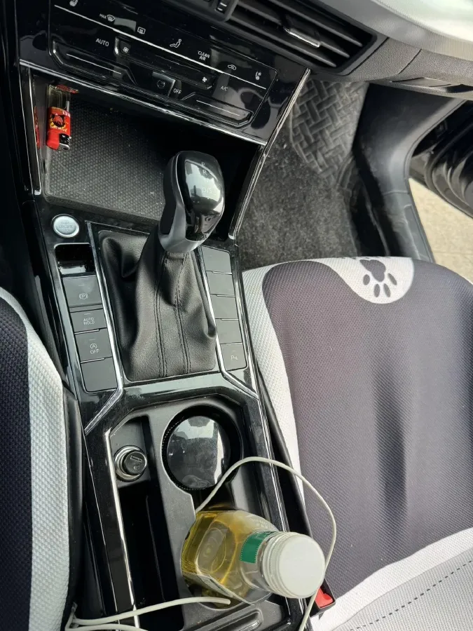 2025 Volkswagen Passat 2.0T 220HP L4 7DCT,autocango,china used car exporter,china ev exporter,chinese used car exporter,chinese used ev exporter