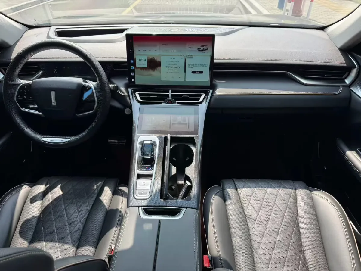 2022 WEY Mocha 1.5T 156HP L4 2DHT PHEV 39.67KWH,autocango,china used car exporter,china ev exporter,chinese used car exporter,chinese used ev exporter