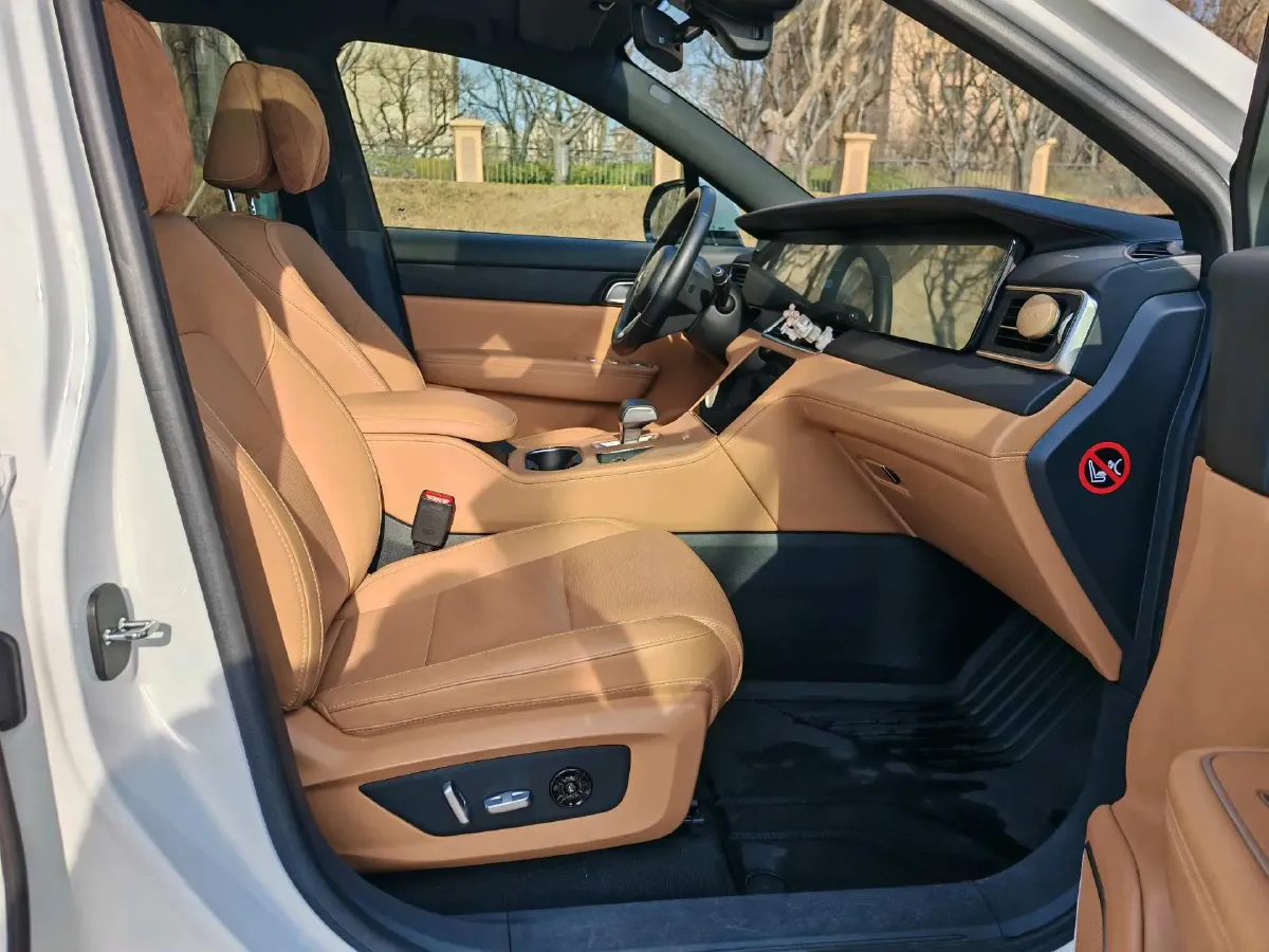 2021 Li ONE Range Extended 131HP REEV 40.5KWH,autocango,china used car exporter,china ev exporter,chinese used car exporter,chinese used ev exporter