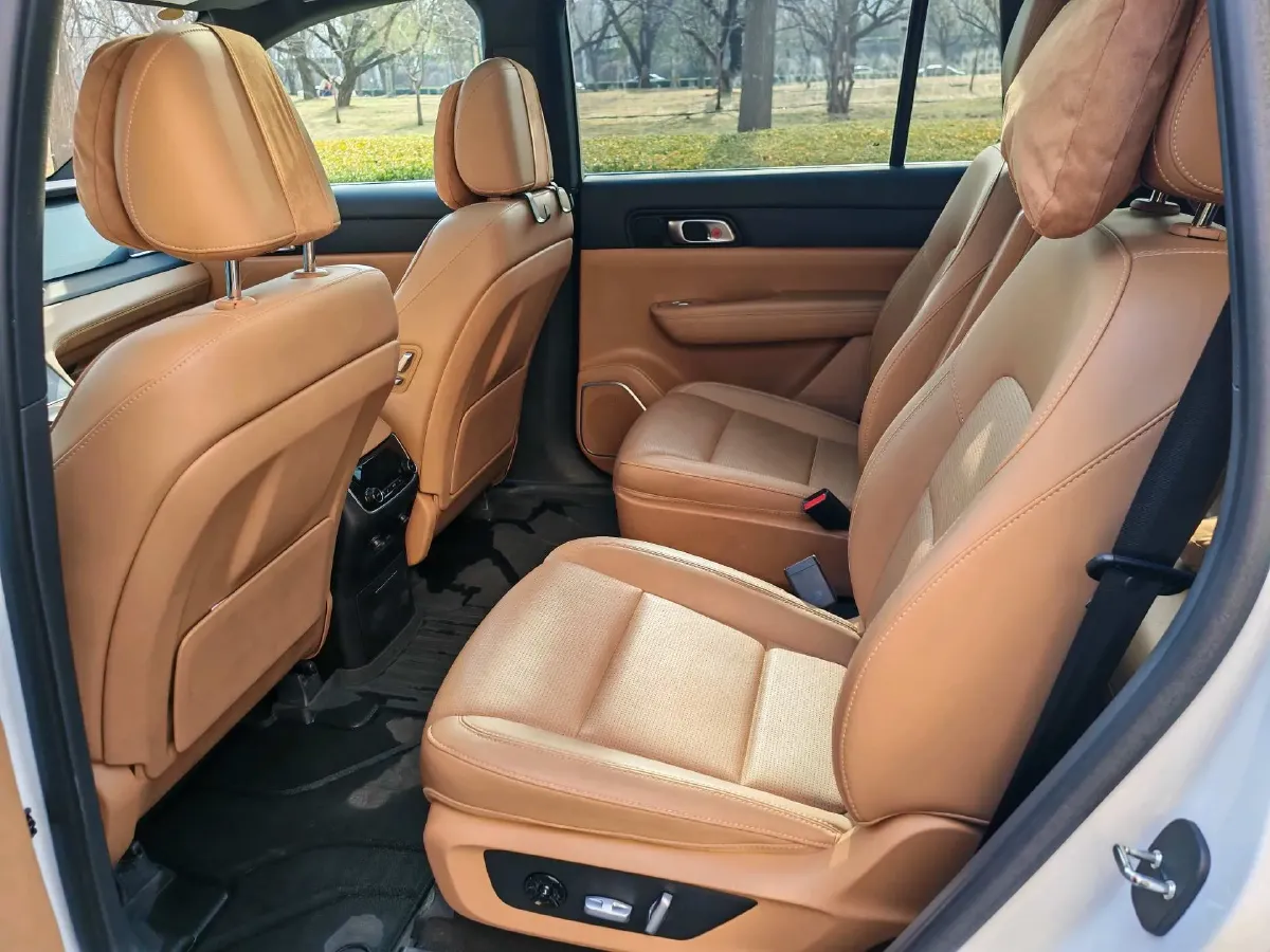 2021 Li ONE Range Extended 131HP REEV 40.5KWH,autocango,china used car exporter,china ev exporter,chinese used car exporter,chinese used ev exporter