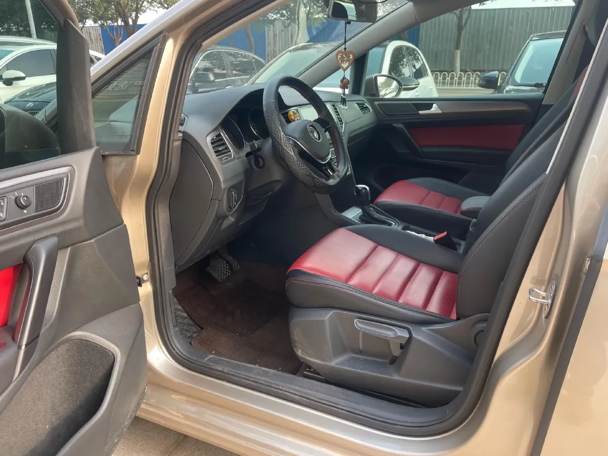 2016 Volkswagen Golf Sportsvan 1.6L 110HP L4 6AT,autocango,china used car exporter,china ev exporter,chinese used car exporter,chinese used ev exporter