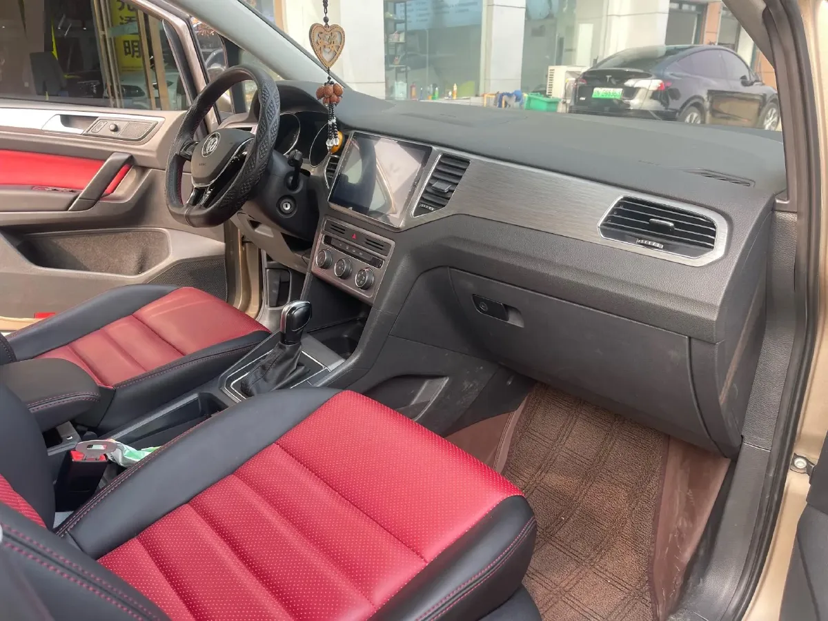 2016 Volkswagen Golf Sportsvan 1.6L 110HP L4 6AT,autocango,china used car exporter,china ev exporter,chinese used car exporter,chinese used ev exporter