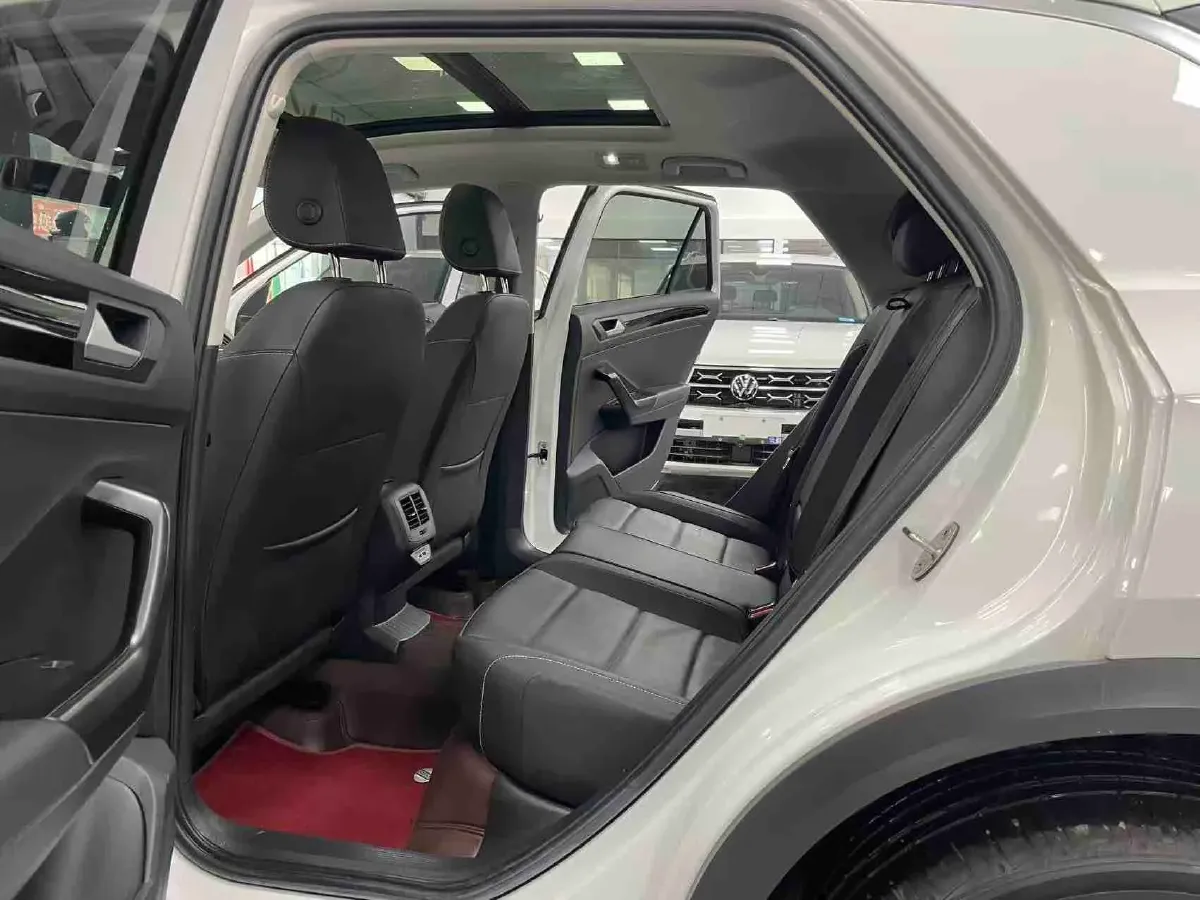 2022 Volkswagen T-Roc 1.4T 150HP L4 7DCT,autocango,china used car exporter,china ev exporter,chinese used car exporter,chinese used ev exporter