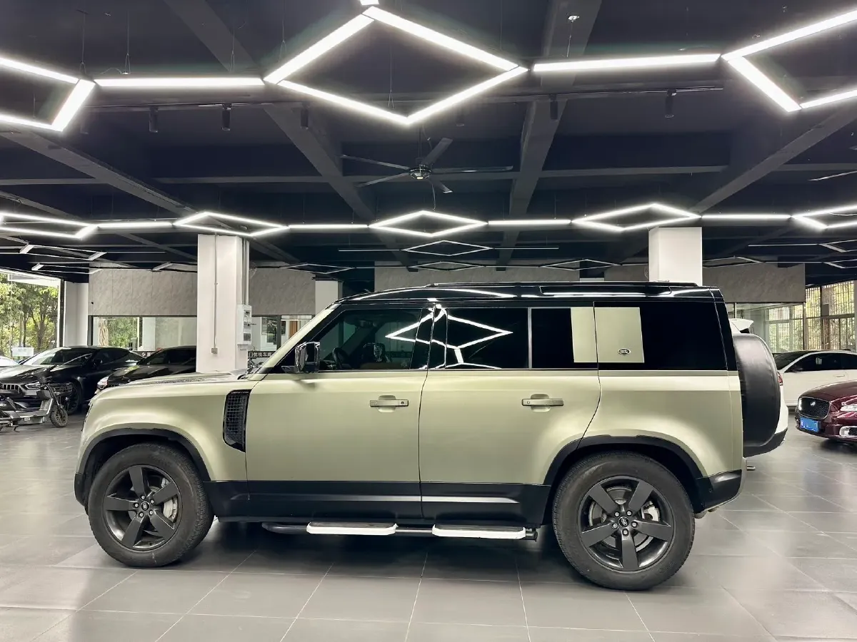 2022 Land Rover Defender 3.0T 400HP L6 8AT,autocango,china used car exporter,china ev exporter,chinese used car exporter,chinese used ev exporter