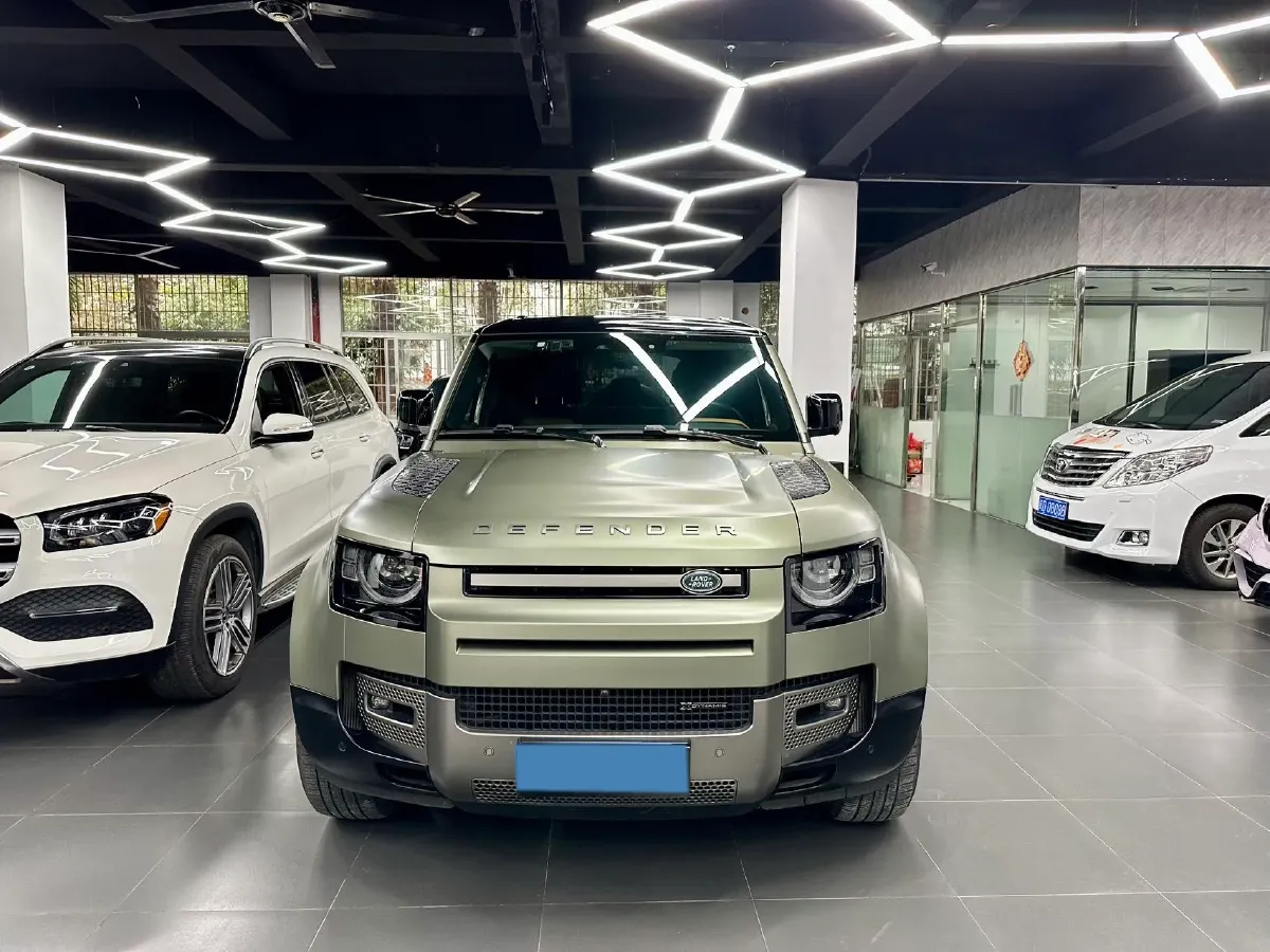 2022 Land Rover Defender 3.0T 400HP L6 8AT,autocango,china used car exporter,china ev exporter,chinese used car exporter,chinese used ev exporter