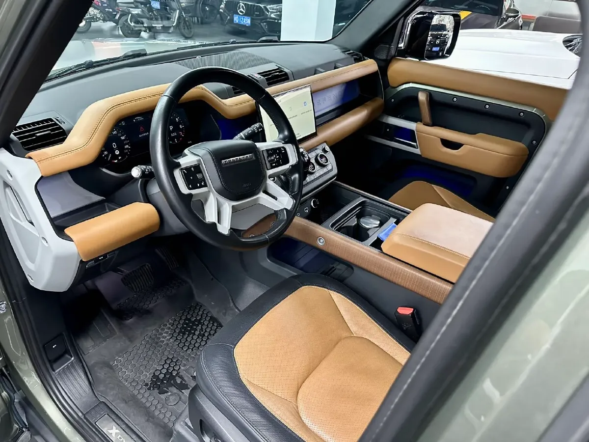 2022 Land Rover Defender 3.0T 400HP L6 8AT,autocango,china used car exporter,china ev exporter,chinese used car exporter,chinese used ev exporter