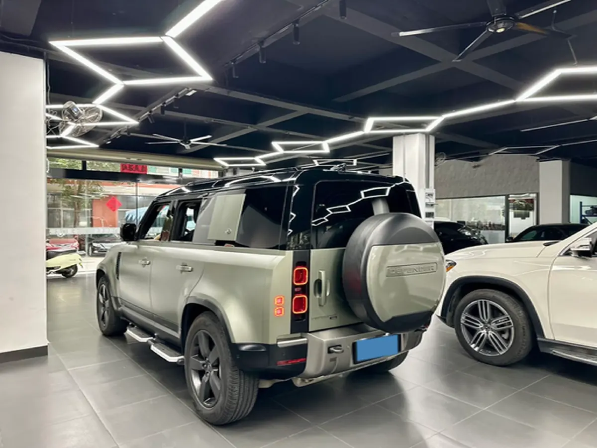 2022 Land Rover Defender 3.0T 400HP L6 8AT,autocango,china used car exporter,china ev exporter,chinese used car exporter,chinese used ev exporter