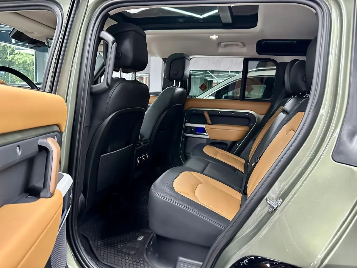 2022 Land Rover Defender 3.0T 400HP L6 8AT,autocango,china used car exporter,china ev exporter,chinese used car exporter,chinese used ev exporter