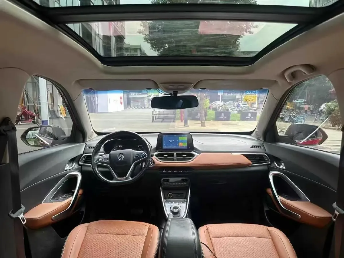 2017 HaiMa S5 Young Edition 1.6L 122HP L4 5MT,autocango,china used car exporter,china ev exporter,chinese used car exporter,chinese used ev exporter