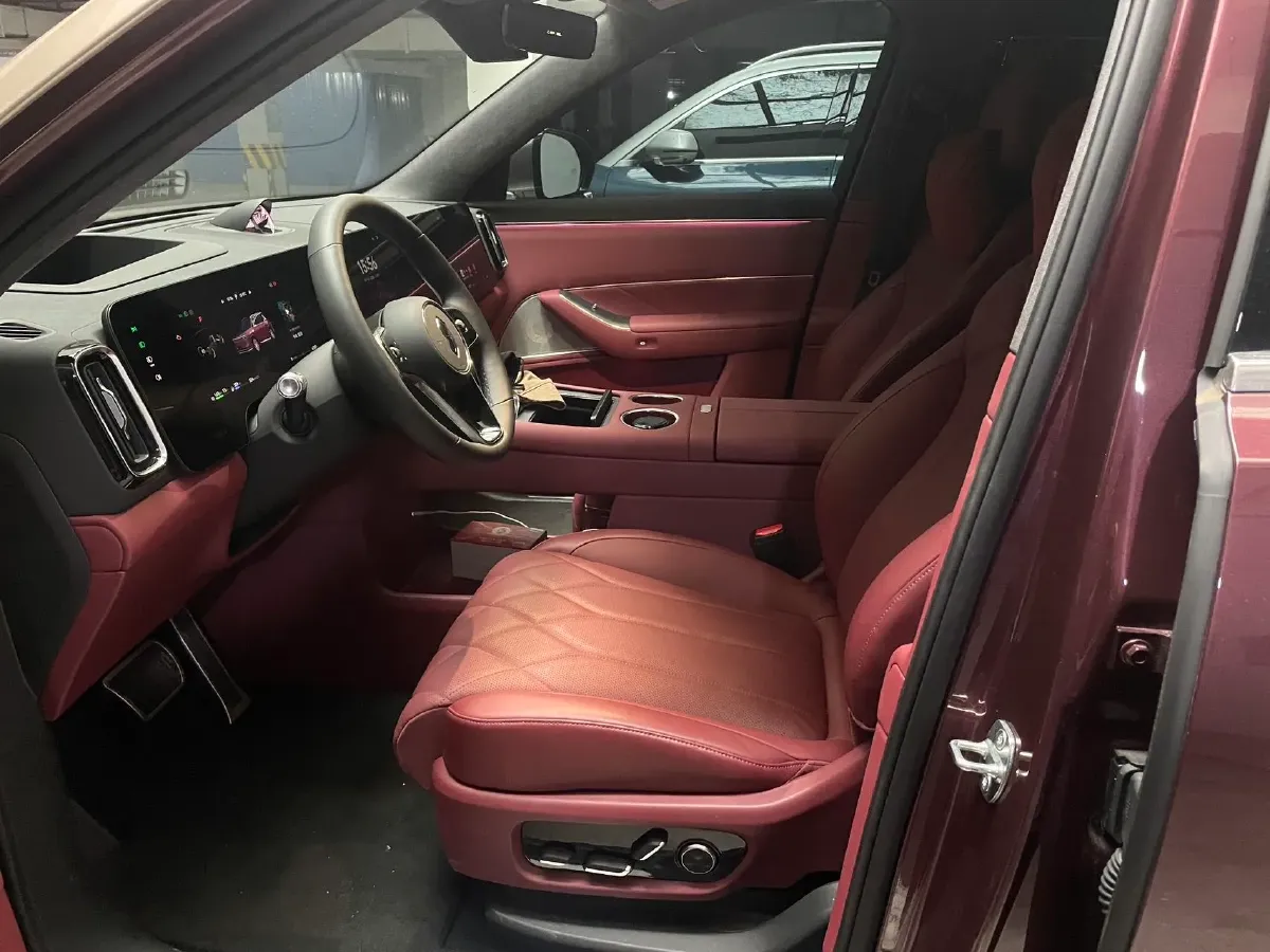 2025 AITO AITO M8 REEV 160HP REEV 53.4KWH,autocango,china used car exporter,china ev exporter,chinese used car exporter,chinese used ev exporter