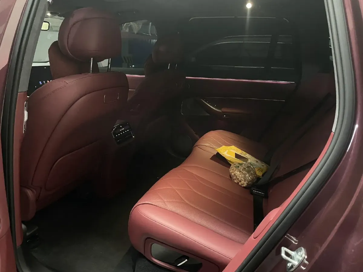 2025 AITO AITO M8 REEV 160HP REEV 53.4KWH,autocango,china used car exporter,china ev exporter,chinese used car exporter,chinese used ev exporter