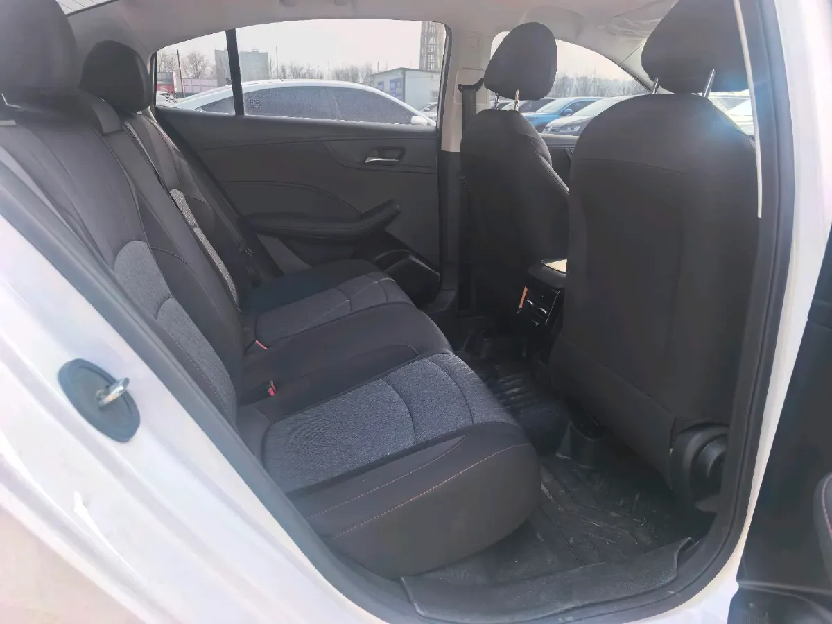 2026 Roewe i5 1.5L 129HP L4 5MT,autocango,china used car exporter,china ev exporter,chinese used car exporter,chinese used ev exporter