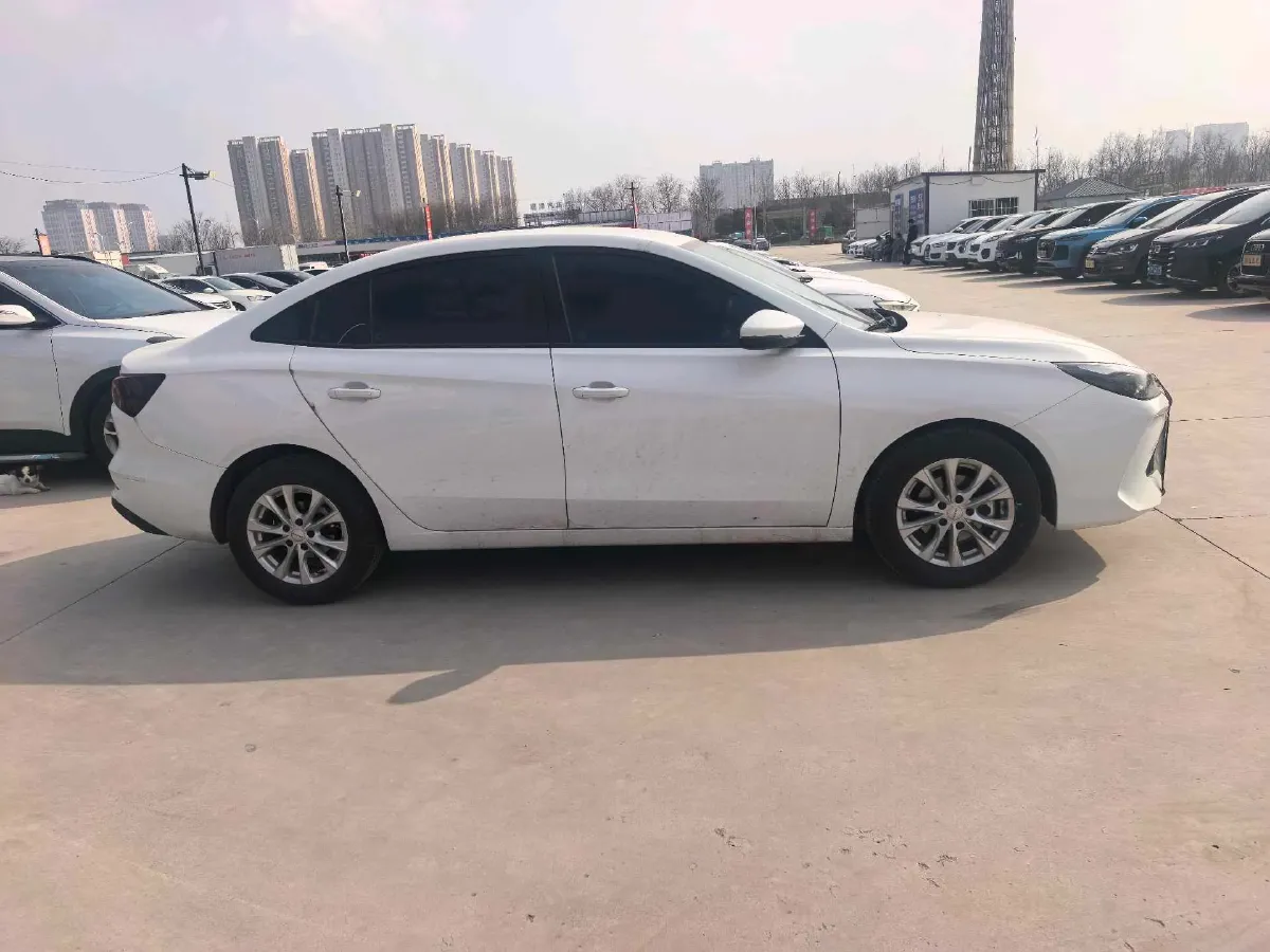 2026 Roewe i5 1.5L 129HP L4 5MT,autocango,china used car exporter,china ev exporter,chinese used car exporter,chinese used ev exporter