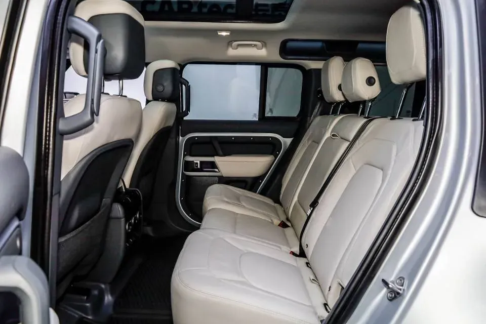 2022 Land Rover Defender 3.0T 400HP L6 8AT,autocango,china used car exporter,china ev exporter,chinese used car exporter,chinese used ev exporter