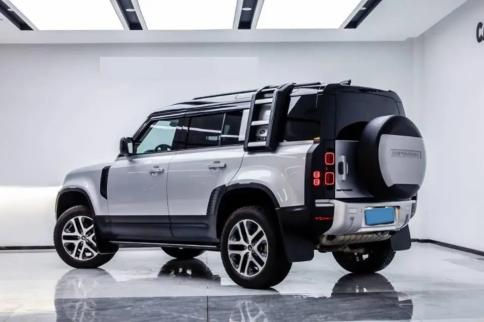 2022 Land Rover Defender 3.0T 400HP L6 8AT,autocango,china used car exporter,china ev exporter,chinese used car exporter,chinese used ev exporter