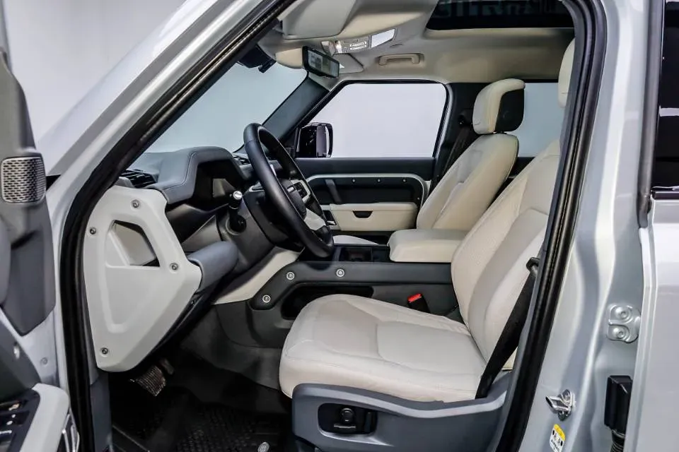 2022 Land Rover Defender 3.0T 400HP L6 8AT,autocango,china used car exporter,china ev exporter,chinese used car exporter,chinese used ev exporter