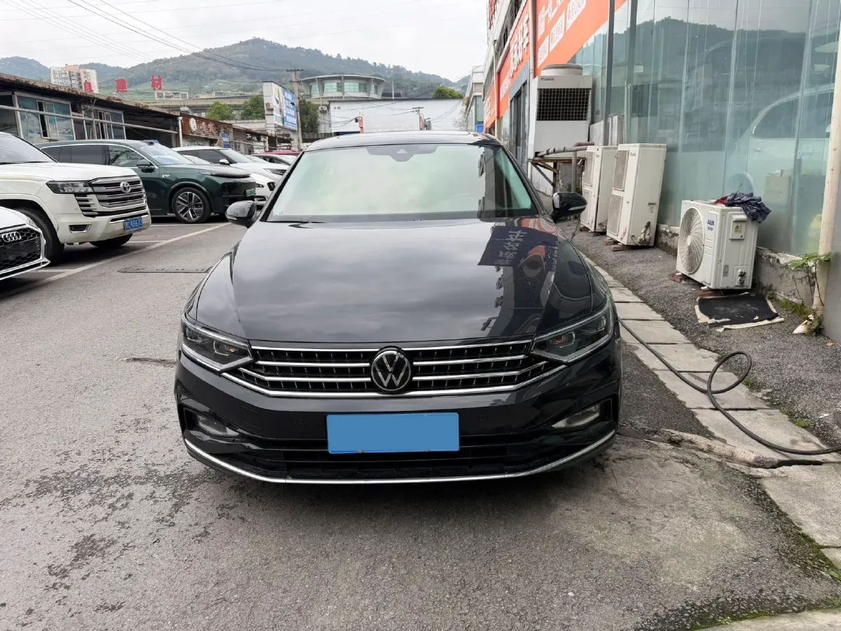 2023 Volkswagen Magotan 2.0T 186HP L4 7DCT,autocango,china used car exporter,china ev exporter,chinese used car exporter,chinese used ev exporter