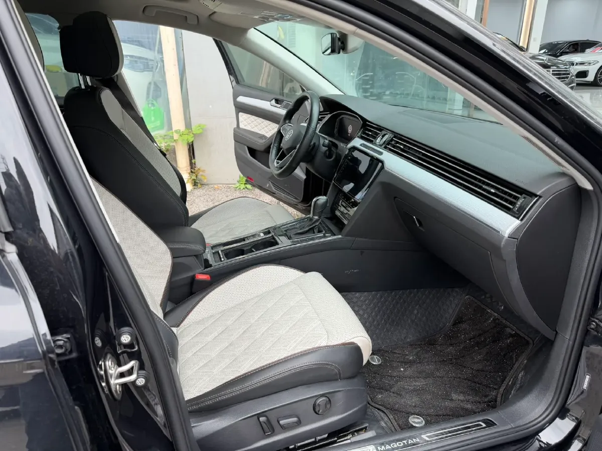 2023 Volkswagen Magotan 2.0T 186HP L4 7DCT,autocango,china used car exporter,china ev exporter,chinese used car exporter,chinese used ev exporter