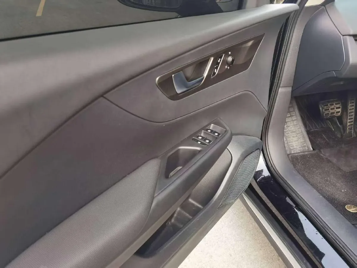 2022 HongQi E-QM5 BEV 54KWH,autocango,china used car exporter,china ev exporter,chinese used car exporter,chinese used ev exporter