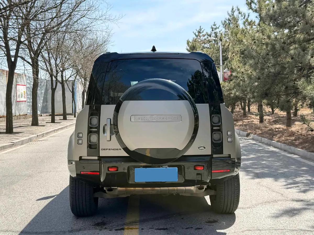 2025 Land Rover Defender 3.0T 400HP L6 8AT,autocango,china used car exporter,china ev exporter,chinese used car exporter,chinese used ev exporter