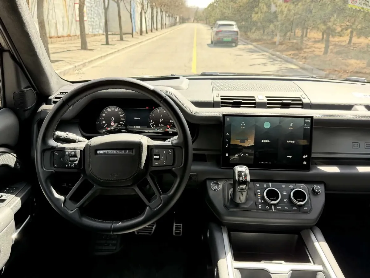 2025 Land Rover Defender 3.0T 400HP L6 8AT,autocango,china used car exporter,china ev exporter,chinese used car exporter,chinese used ev exporter