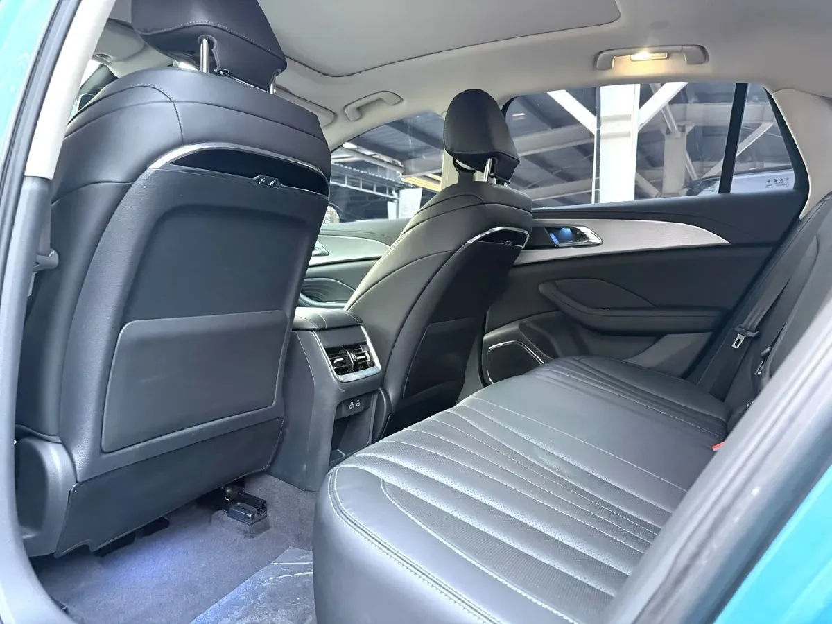 2023 HongQi H5 2.0T 224HP L4 8AT,autocango,china used car exporter,china ev exporter,chinese used car exporter,chinese used ev exporter