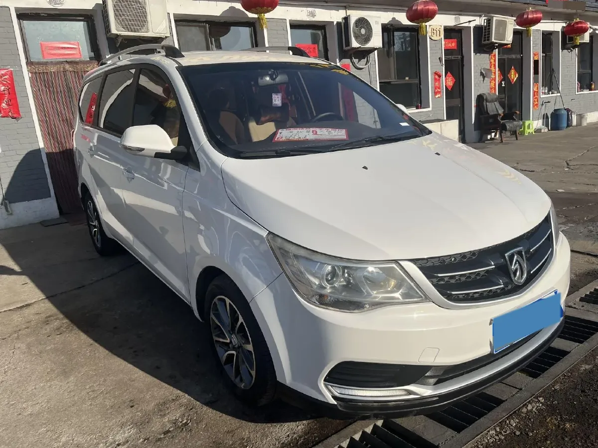 2019 BaoJun 730 1.5L 105HP L4 6MT,autocango,china used car exporter,china ev exporter,chinese used car exporter,chinese used ev exporter