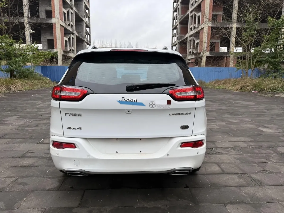 2017 Jeep Cherokee 2.4L 175HP L4 9AT,autocango,china used car exporter,china ev exporter,chinese used car exporter,chinese used ev exporter