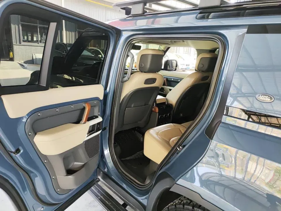 2021 Land Rover Defender 3.0T 400HP L6 8AT,autocango,china used car exporter,china ev exporter,chinese used car exporter,chinese used ev exporter