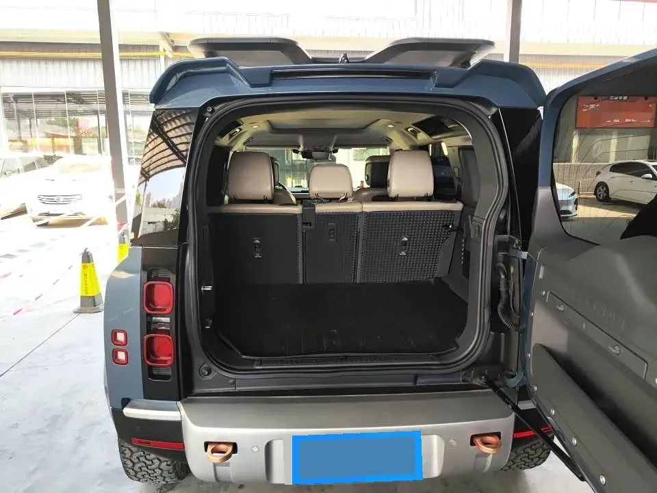 2021 Land Rover Defender 3.0T 400HP L6 8AT,autocango,china used car exporter,china ev exporter,chinese used car exporter,chinese used ev exporter