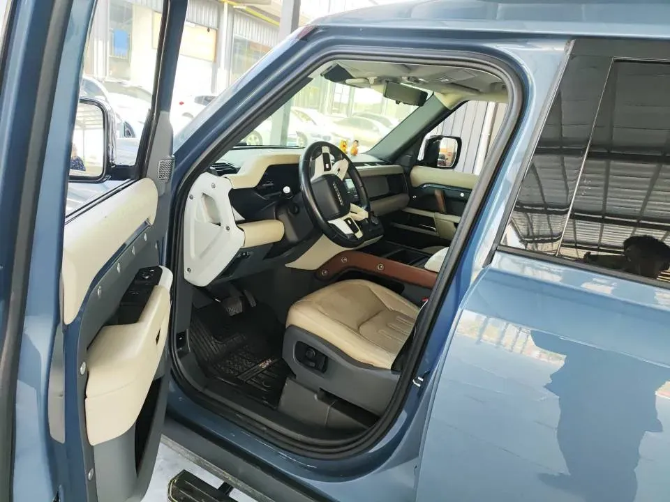 2021 Land Rover Defender 3.0T 400HP L6 8AT,autocango,china used car exporter,china ev exporter,chinese used car exporter,chinese used ev exporter