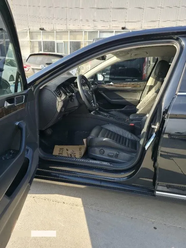 2018 Volkswagen Magotan 1.8T 180HP L4 7DCT,autocango,china used car exporter,china ev exporter,chinese used car exporter,chinese used ev exporter