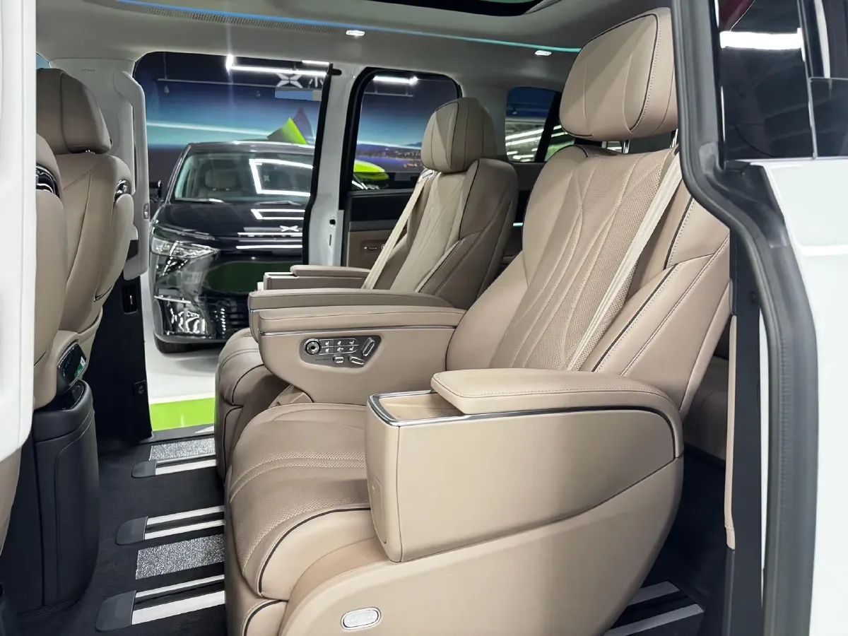 2025 Xpeng X9 BEV,autocango,china used car exporter,china ev exporter,chinese used car exporter,chinese used ev exporter