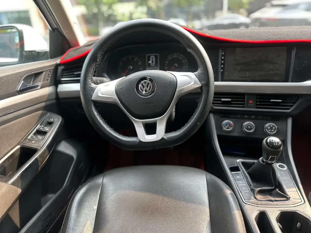 2019 Dongfeng RuiQi 6 2.4L 158HP L4 5MT,autocango,china used car exporter,china ev exporter,chinese used car exporter,chinese used ev exporter