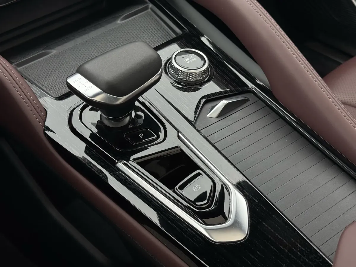 2021 Geely Monjaro 2.0T 238HP L4 8AT,autocango,china used car exporter,china ev exporter,chinese used car exporter,chinese used ev exporter