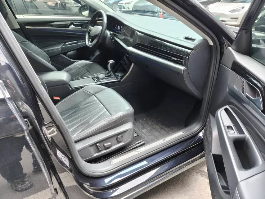 2023 Volkswagen Passat 2.0T 220HP L4 7DCT,autocango,china used car exporter,china ev exporter,chinese used car exporter,chinese used ev exporter