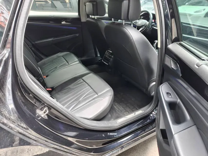 2023 Volkswagen Passat 2.0T 220HP L4 7DCT,autocango,china used car exporter,china ev exporter,chinese used car exporter,chinese used ev exporter