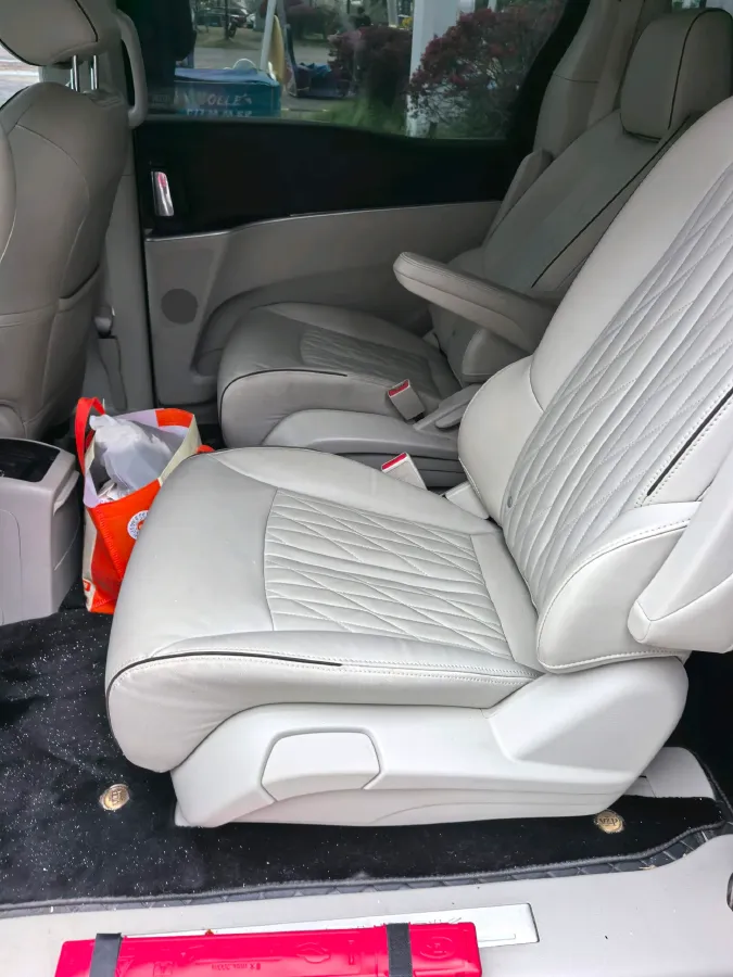 2022 Buick GL8 2.0T 237HP L4 9AT,autocango,china used car exporter,china ev exporter,chinese used car exporter,chinese used ev exporter