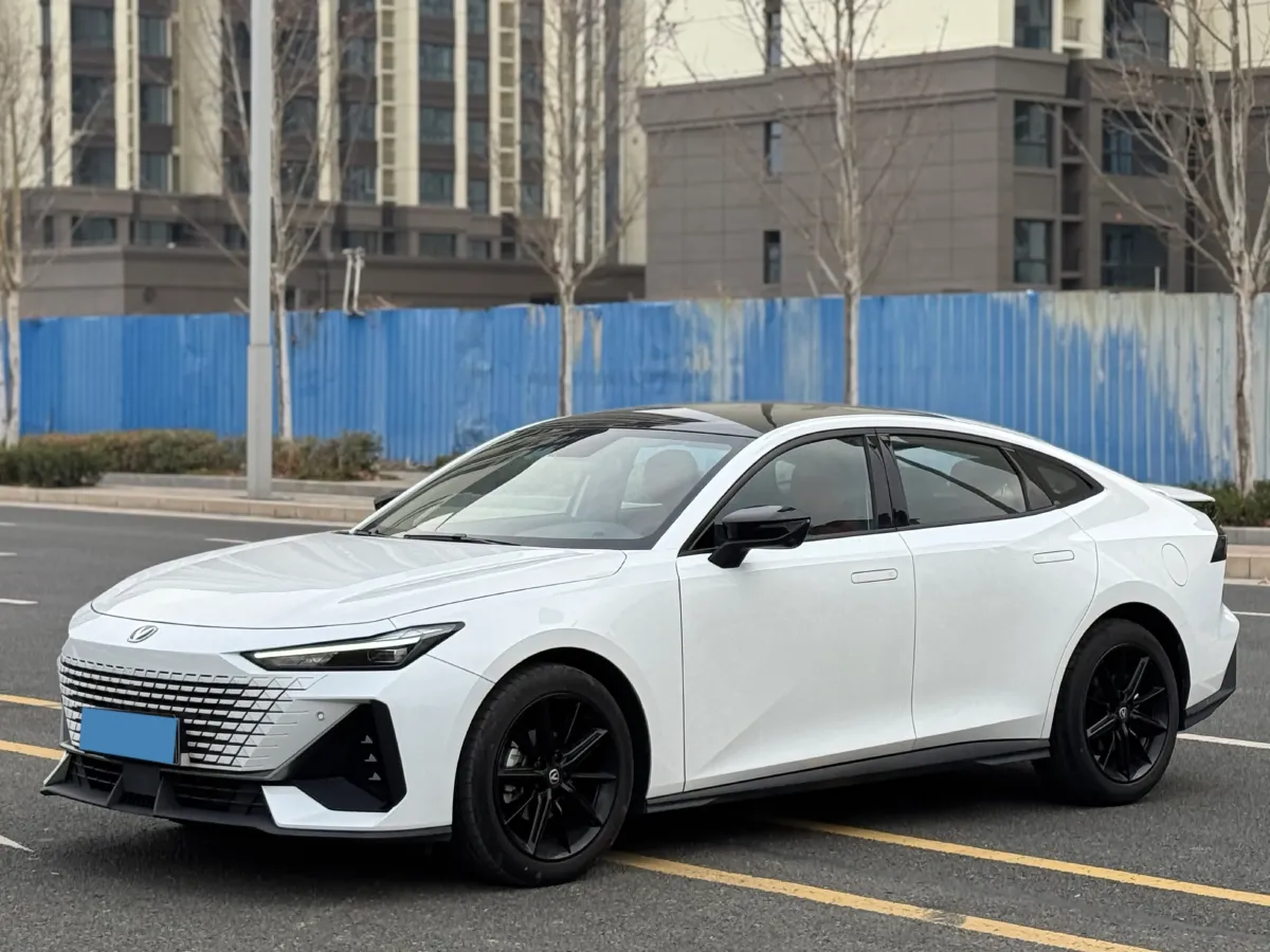 2022 ChangAn UNI-V 1.5T 188HP L4 7DCT,autocango,china used car exporter,china ev exporter,chinese used car exporter,chinese used ev exporter