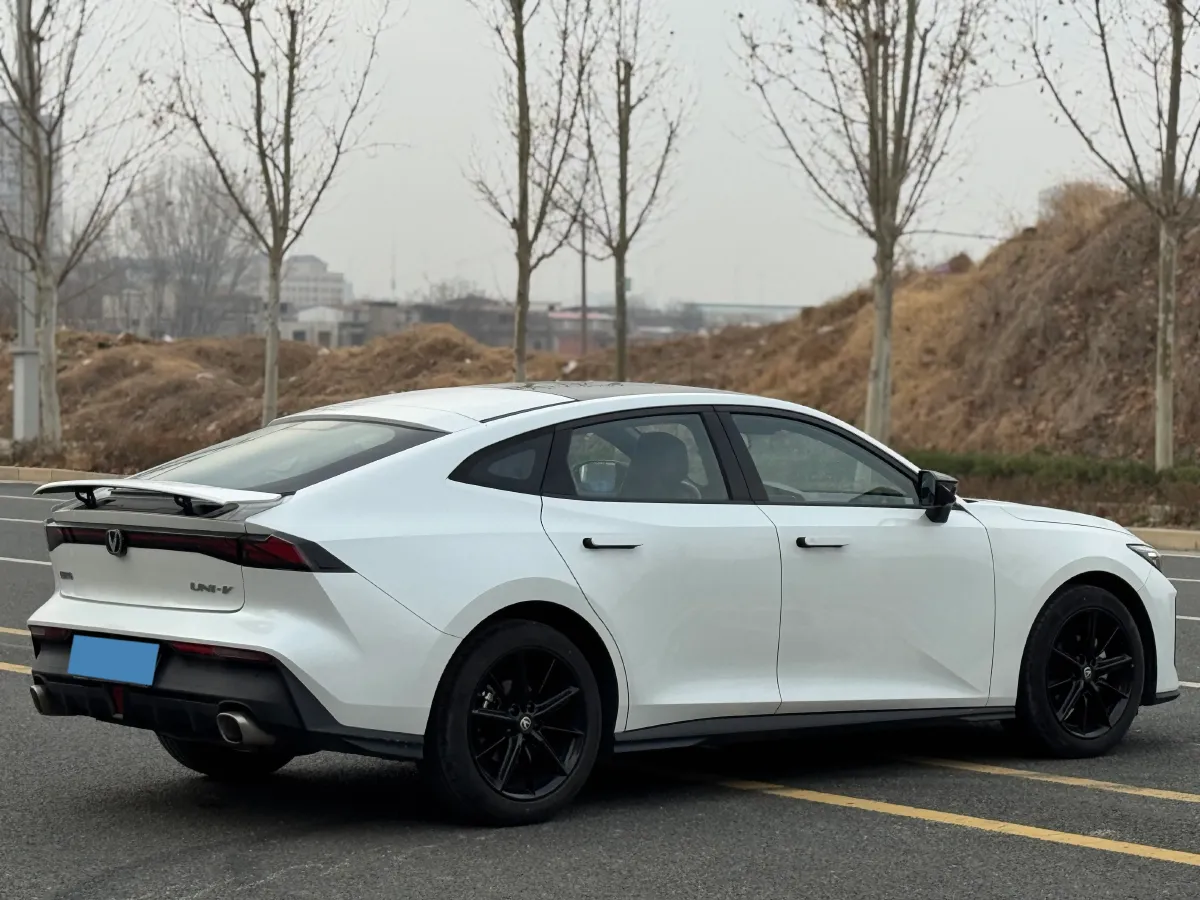 2022 ChangAn UNI-V 1.5T 188HP L4 7DCT,autocango,china used car exporter,china ev exporter,chinese used car exporter,chinese used ev exporter