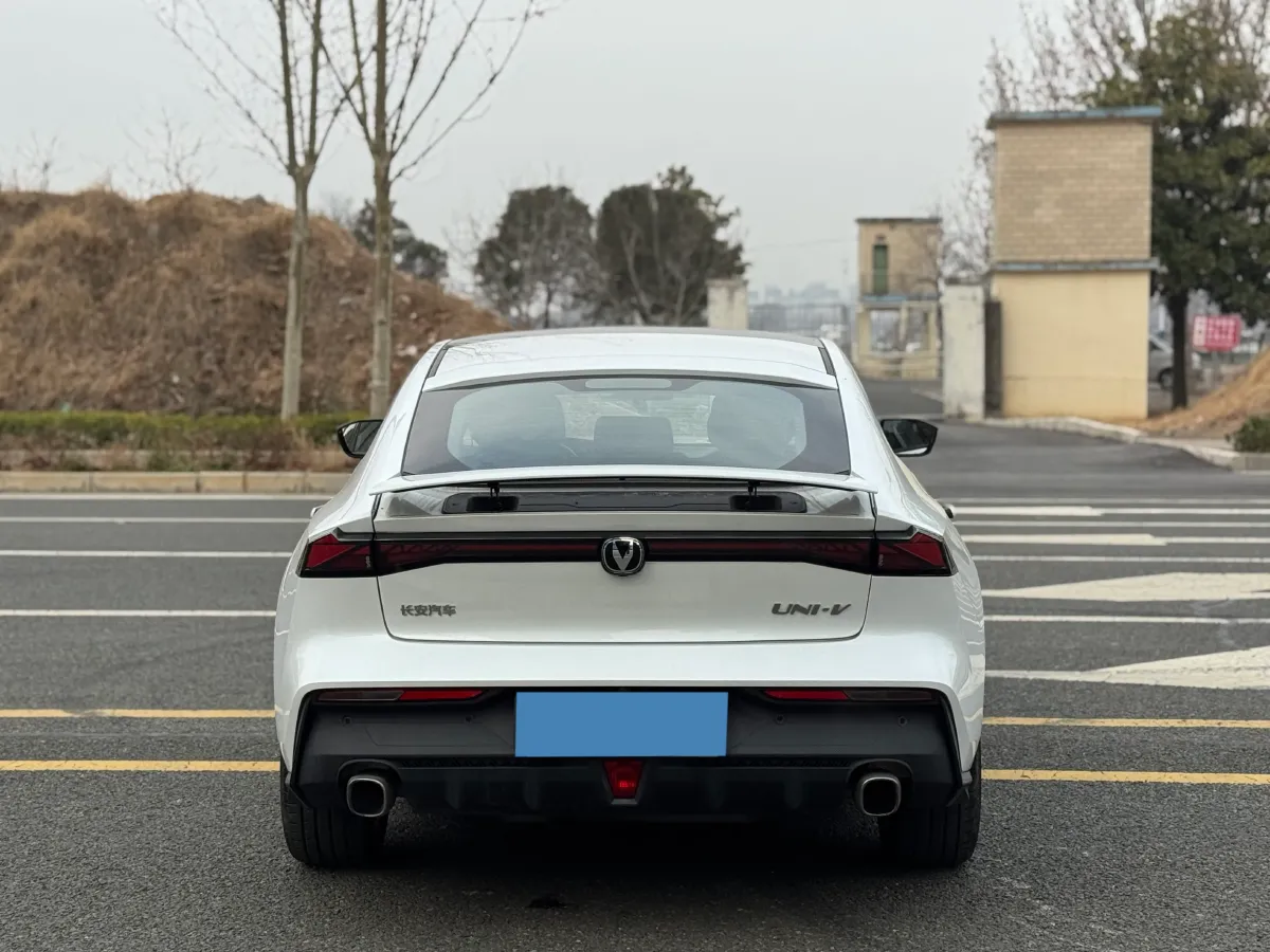 2022 ChangAn UNI-V 1.5T 188HP L4 7DCT,autocango,china used car exporter,china ev exporter,chinese used car exporter,chinese used ev exporter