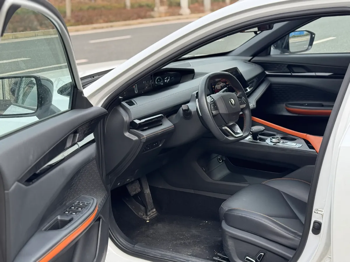 2022 ChangAn UNI-V 1.5T 188HP L4 7DCT,autocango,china used car exporter,china ev exporter,chinese used car exporter,chinese used ev exporter