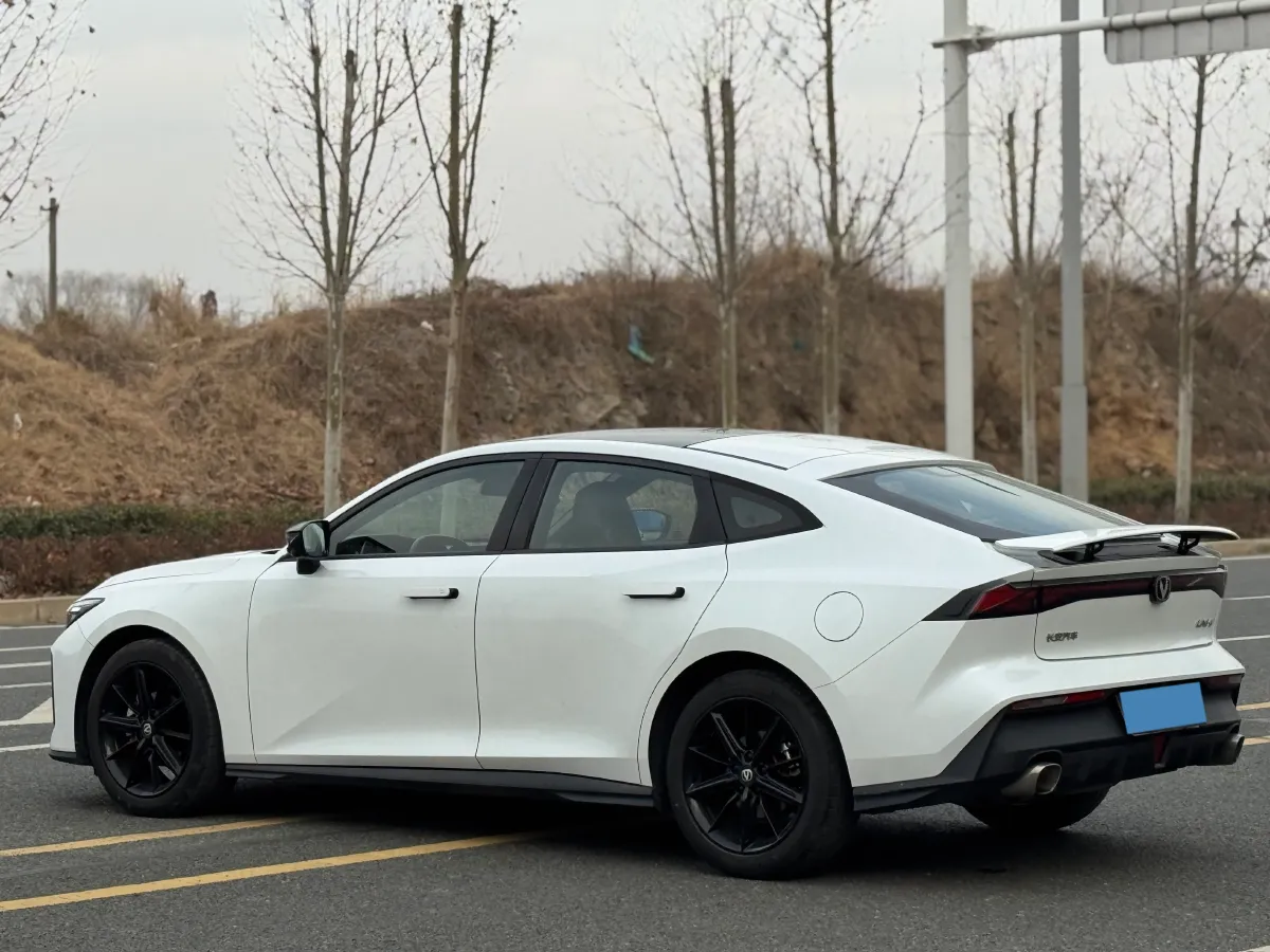 2022 ChangAn UNI-V 1.5T 188HP L4 7DCT,autocango,china used car exporter,china ev exporter,chinese used car exporter,chinese used ev exporter