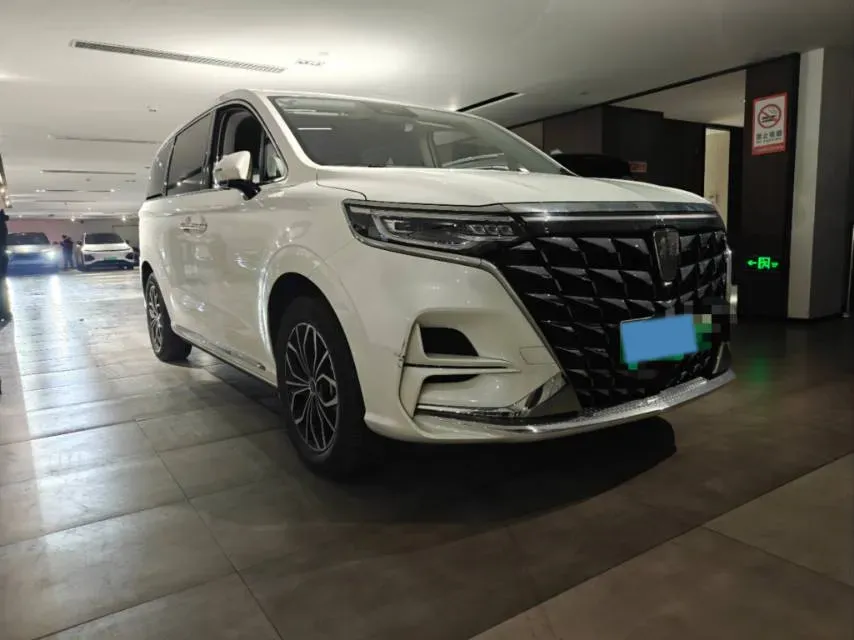 2025 Roewe iMAX8 1.5T 150HP L4 1DHT PHEV 24.7KWH,autocango,china used car exporter,china ev exporter,chinese used car exporter,chinese used ev exporter