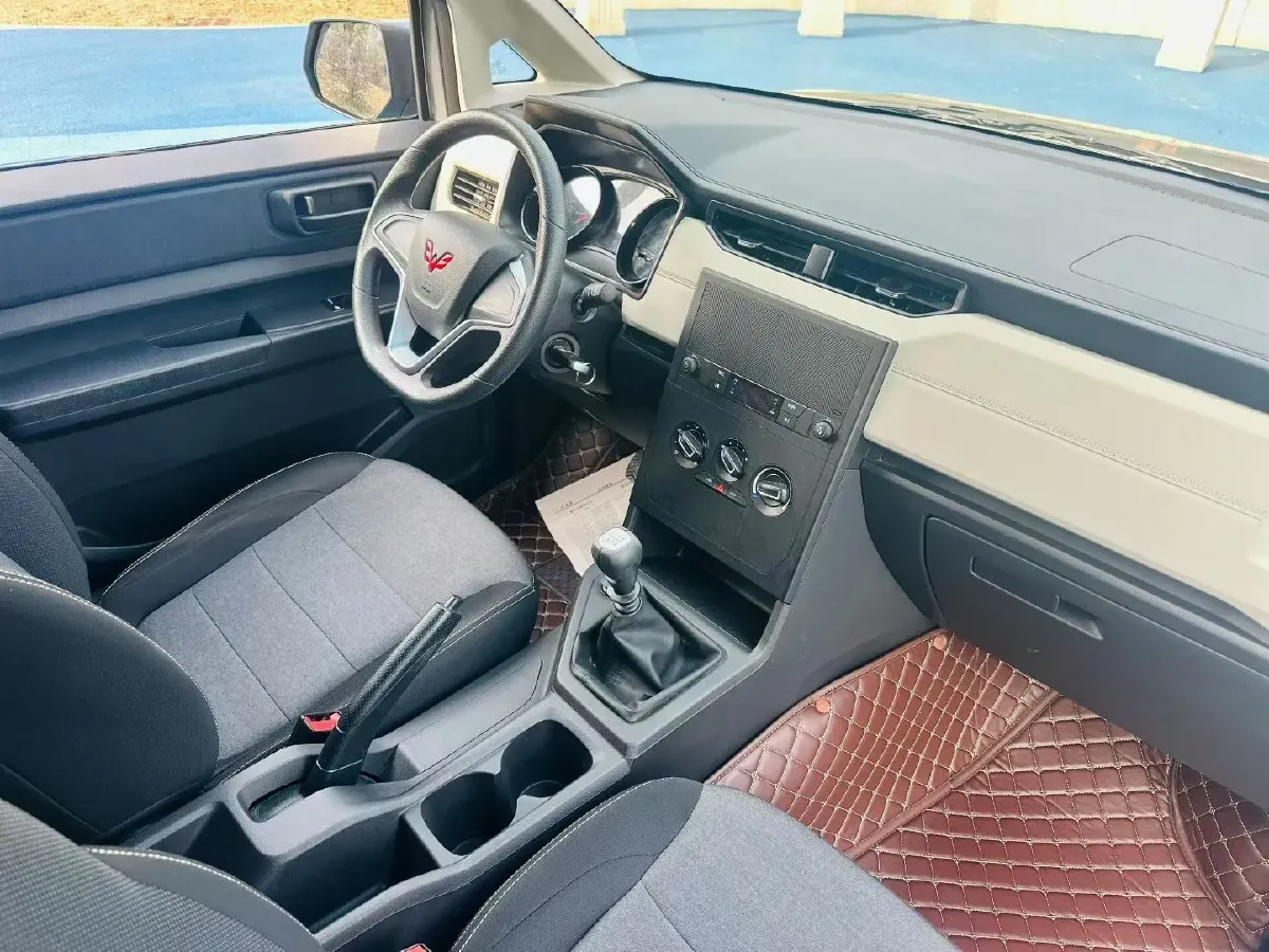 2021 WuLing ZhengChen 1.5T 147HP L4 6MT,autocango,china used car exporter,china ev exporter,chinese used car exporter,chinese used ev exporter